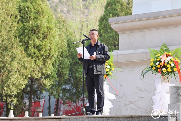 神木职教中心组织师生赴神府革命烈士陵园开展祭扫活动