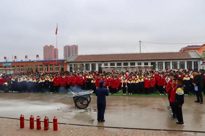定边县消防救援大队：“火焰蓝”进校园 上好消防安全课