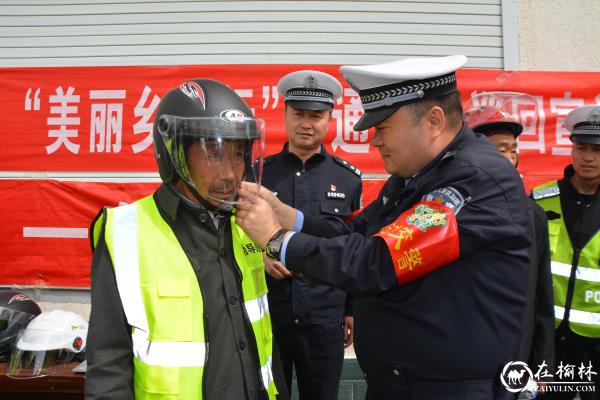 靖边交警携手劝导员进农村“播种”安全