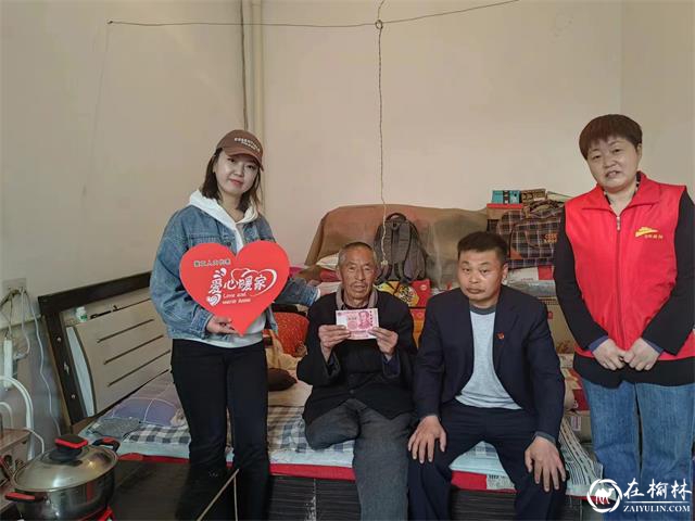 榆阳区崇文路街道春苑社区组织开展“我为群众办实事”人大代表接访慰问活动