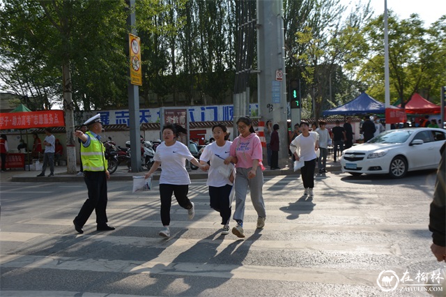 助力高考 守护梦想——靖边交警一直在