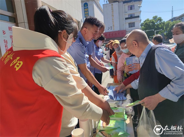 鼓楼街道城隍庙滩社区开展“普及食品安全知识 创造精彩健康生活”活动