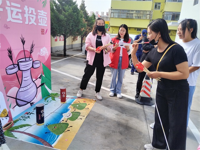 别样端午节！榆阳区金华路社区上演投壶、射五毒、钓粽子、包香囊