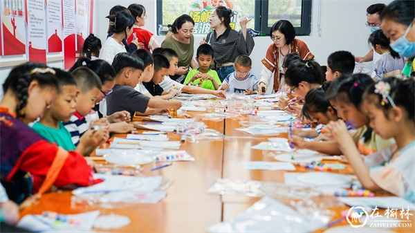 榆阳区阳光城社区联合市委宣传部举办“党建共联迎端午 邻里和谐‘粽’是情”端午主题活动