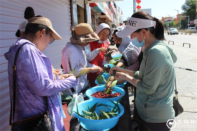 榆阳区鼓楼街道二里半社区：仲夏赋雅趣 “粽”享好时光
