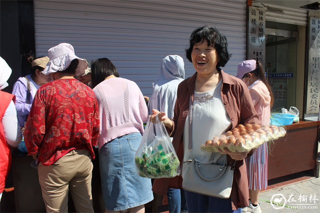 榆阳区鼓楼街道二里半社区：仲夏赋雅趣 “粽”享好时光