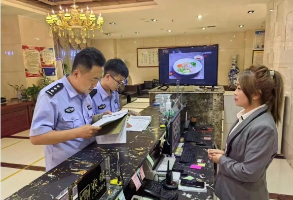 靖边公安：警察随处可见 平安触手可及