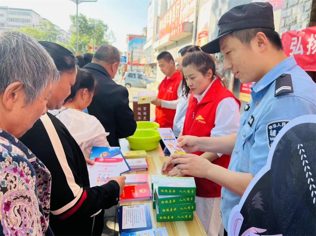 城隍庙滩社区联合榆阳区司法局开展弘扬法制精神推进依法治国宣传活动 城隍庙滩社区联合榆阳区司法局开展弘扬法制精神推进依法治国宣传活动