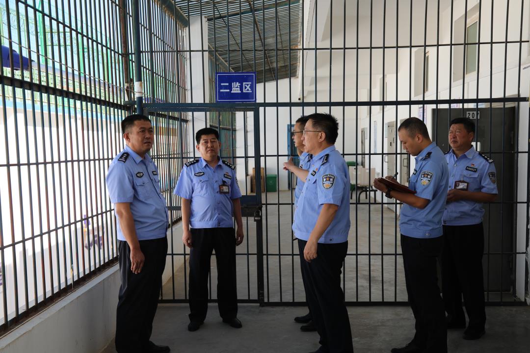吴亮深入监管场所调研指导工作