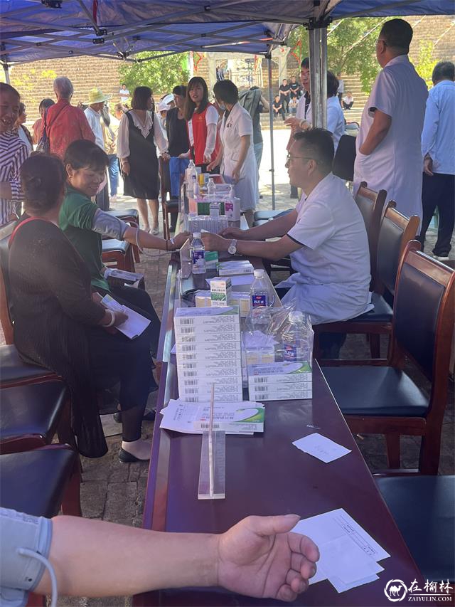 义诊暖人心 健康伴我行——榆阳区鱼河镇梁渠村联合星元医院开展义诊活动