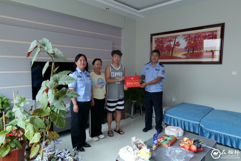 靖边：金秋助学 情暖警心金榜题名 梦想成真