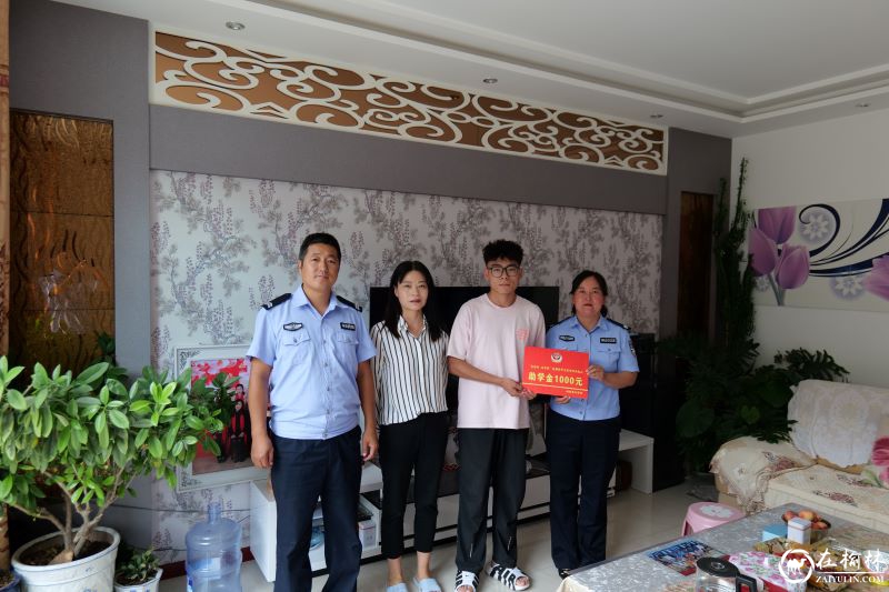 靖边：金秋助学 情暖警心金榜题名 梦想成真