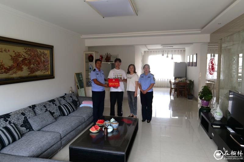 靖边：金秋助学 情暖警心金榜题名 梦想成真