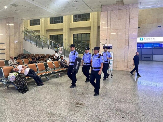 延安站派出所：点亮夏夜“平安灯”当好旅客“守夜人”