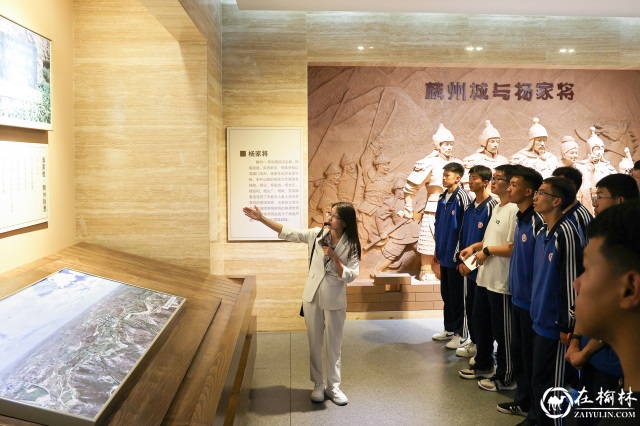 神木职教中心团委联合机械系组织学生干部及团员代表赴神木市博物馆开展培育和践行社会主义核心价值观主题教育活动