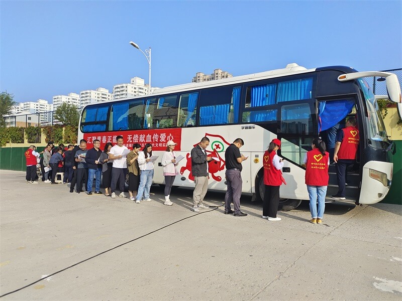 榆阳区金沙路街道福利路社区开展“汇聚青春正能量 无偿献血传爱心”活动