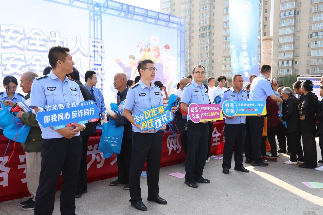 绥德公安“反诈”摊车出摊了! 绥德公安“反诈”摊车出摊了!