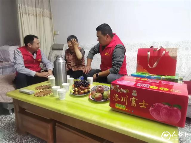 榆阳区鼓楼街道城隍庙滩社区联合爱心企业开展中秋节慰问活动