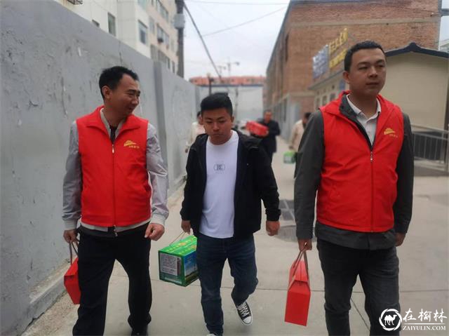 榆阳区鼓楼街道城隍庙滩社区联合爱心企业开展中秋节慰问活动