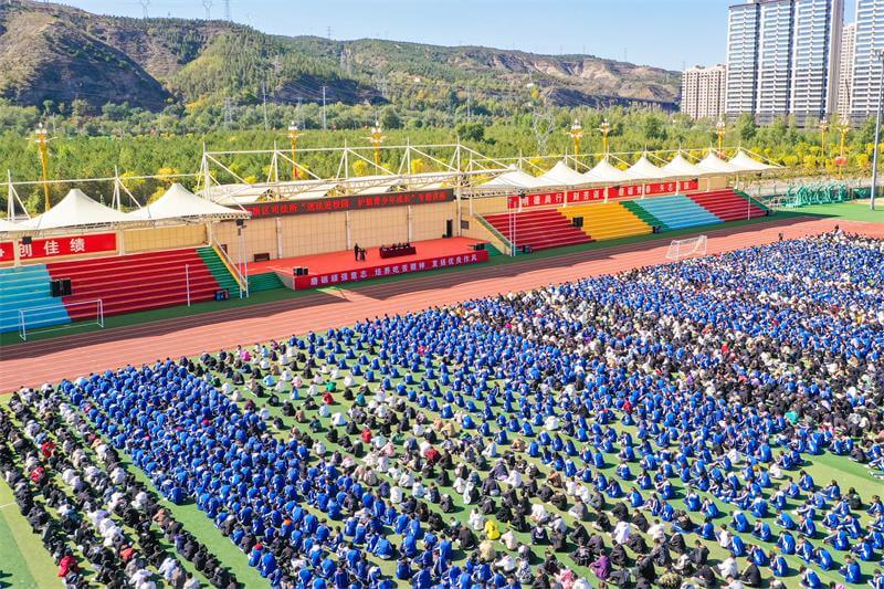 神木职教中心举行法治教育报告会