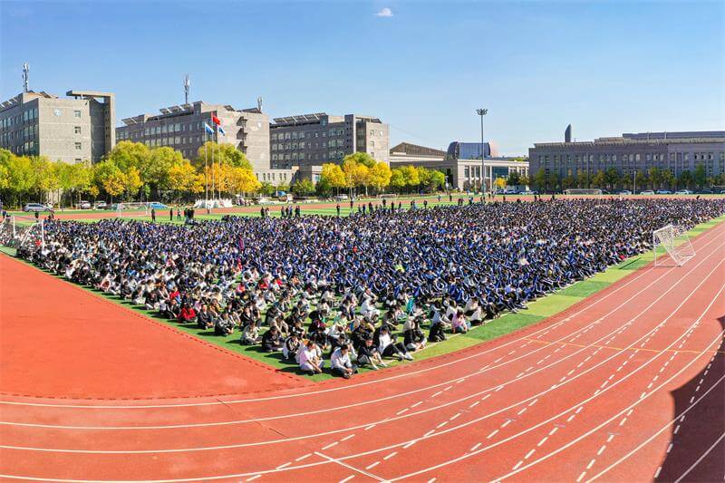 神木职教中心举行法治教育报告会