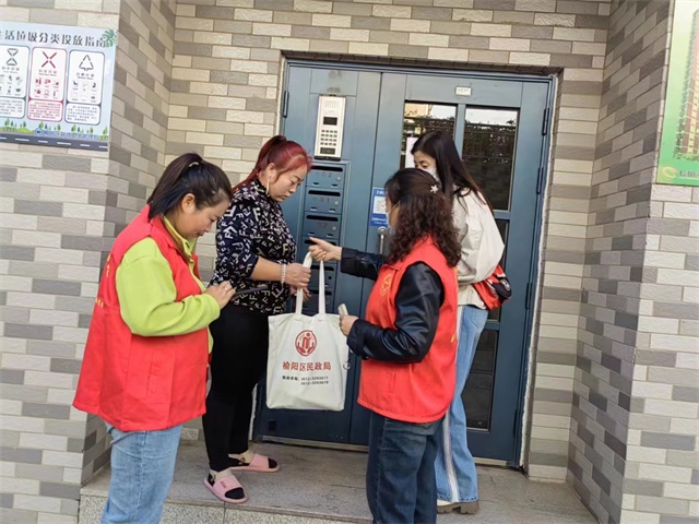 榆阳区驼峰路街道办事处开展社会救助政策宣传月活动