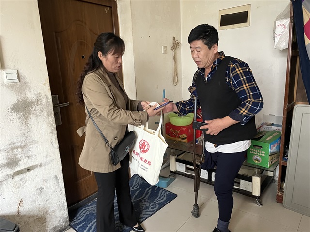 榆阳区驼峰路街道办事处开展社会救助政策宣传月活动