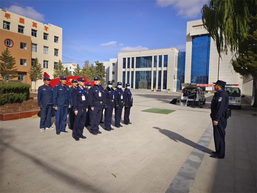 靖边巡特警大队民警走进靖边县职教中学开展反恐防暴专业技能培训