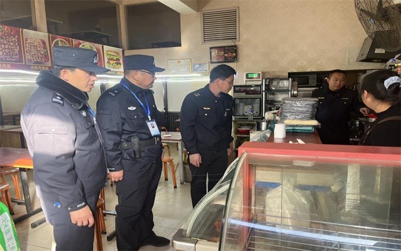 联合执法聚合力  校园守护不缺位——靖边巡警大队各警务工作站联合市场监督管理局、城市执法大队开展安全检查