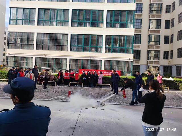 金沙路街道福利路社区开展消防日宣传活动