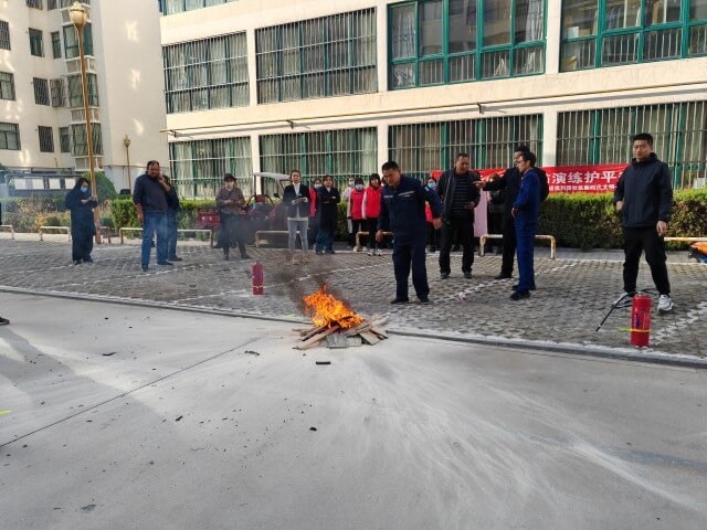 金沙路街道福利路社区开展消防日宣传活动