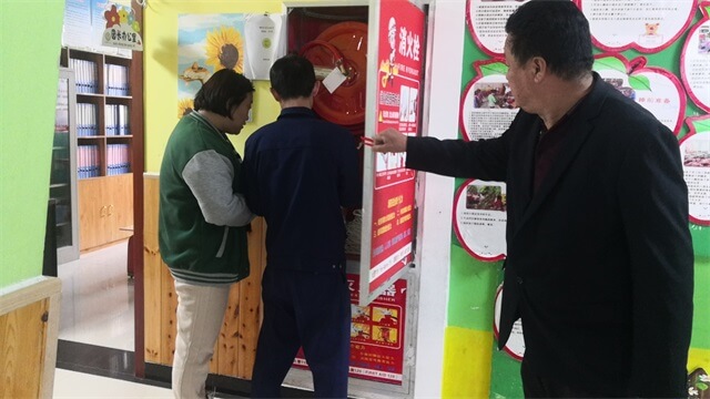 金沙路街道福利路社区开展消防日宣传活动