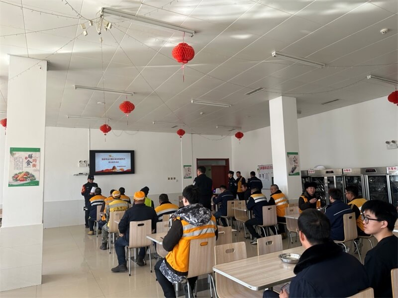 乌审旗南站派出所：弘扬宪法精神 共建法治社会