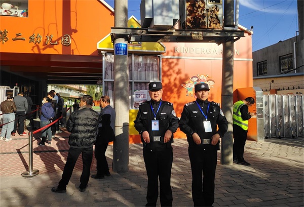 靖边公安民警鲁中国：我愿风雨无阻 守护孩子们可爱的笑脸