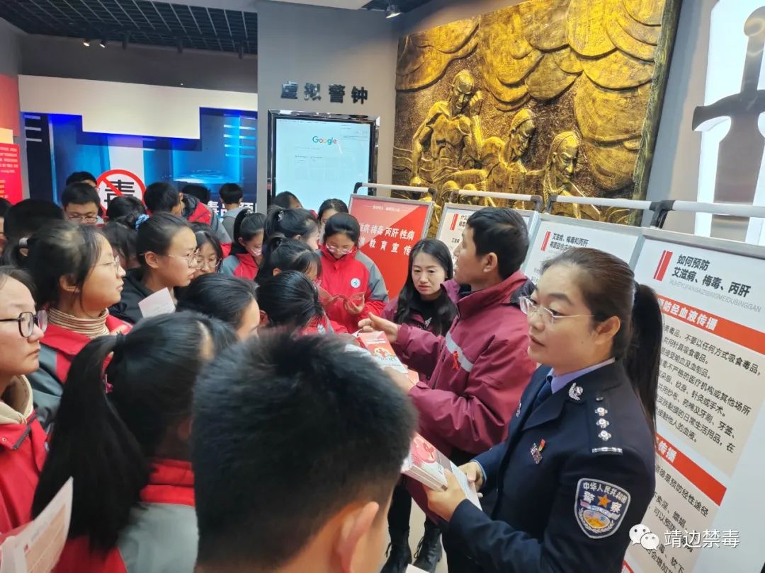 宪法宣传周，禁毒民警有点忙