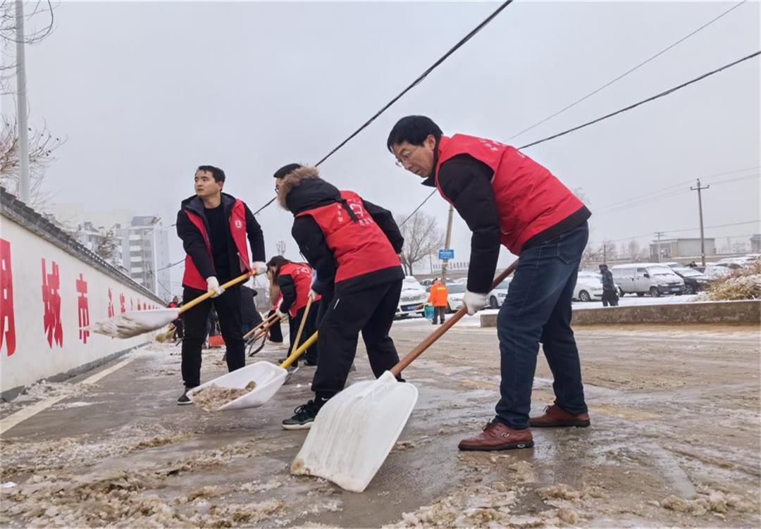 鼓楼街道环城北路社区：党建引领促安全 齐心协力除冰雪