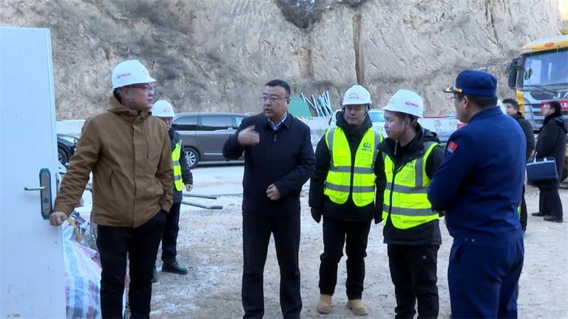 米脂县安委会组织开展延榆高铁项目安全生产检查工作
