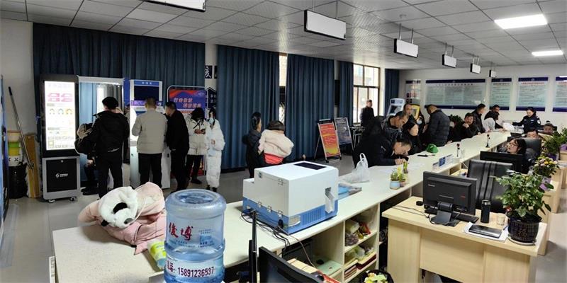 天寒人心暖 隆冬沐春晖——靖边县公安局出入境窗口开通“老年人绿色通道”获好评