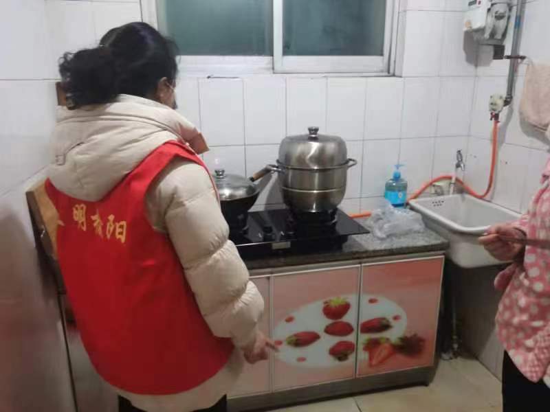 榆阳区崇文路街道芹涧路社区开展燃气安全隐患大排查行动