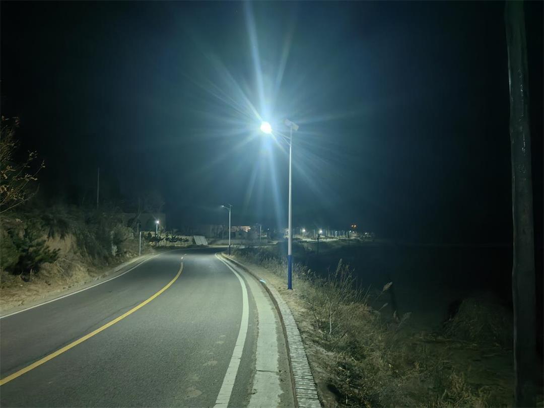 陕西清涧双庙河：“一盏路灯”点亮“两岸民心”