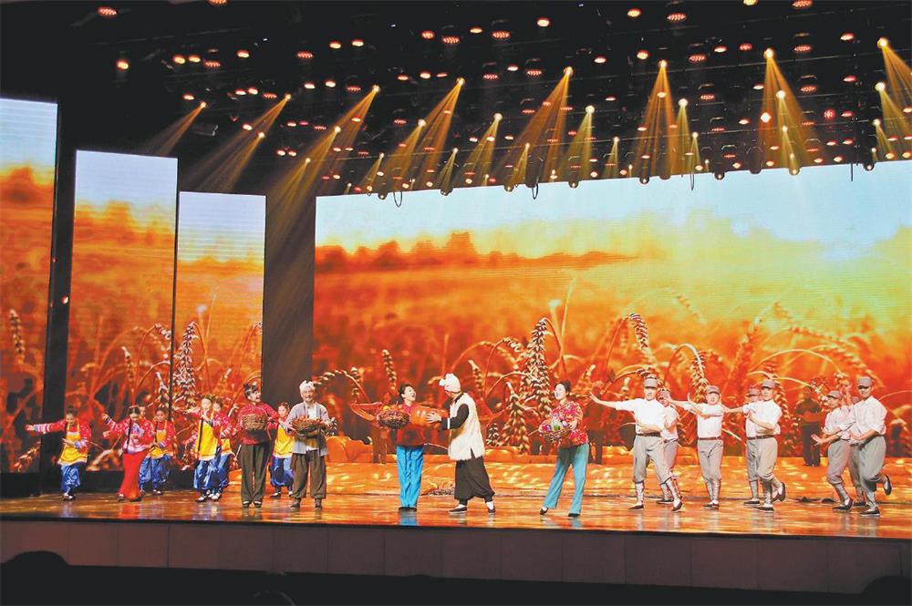 陕北民俗歌舞剧《南泥湾》在榆林工人文化宫进行巡演