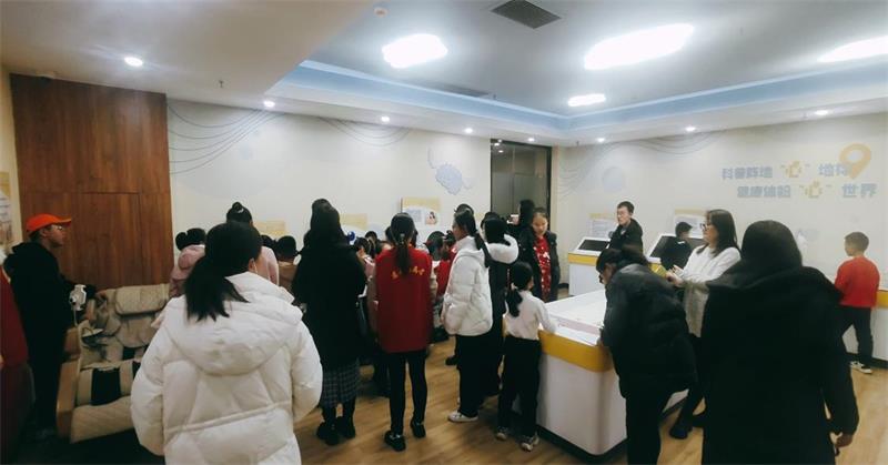 用心关爱下一代  党建引领向未来——二里半社区携手榆阳区妇联开展青少年法制教育社会实践活动