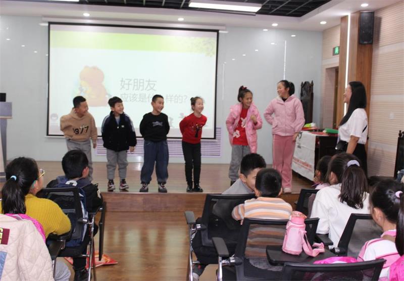 用心关爱下一代  党建引领向未来——二里半社区携手榆阳区妇联开展青少年法制教育社会实践活动