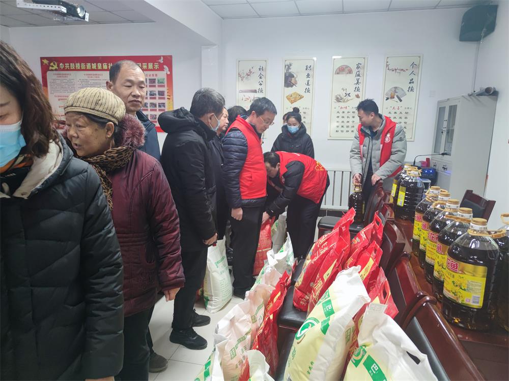 榆阳区鼓楼街道城隍庙滩社区开展“党群连心 共迎新春”慰问活动