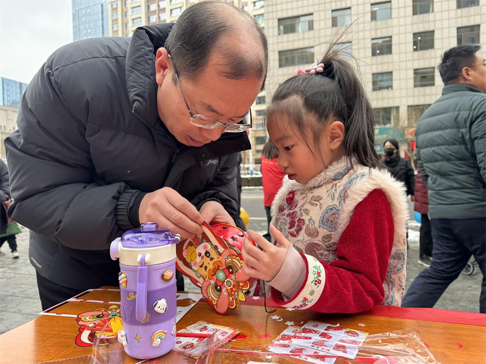 沙河路街道阳光城社区成功举办“大美榆阳 陕北之窗过大年系列活动之萌龙驾到闹元宵”活动