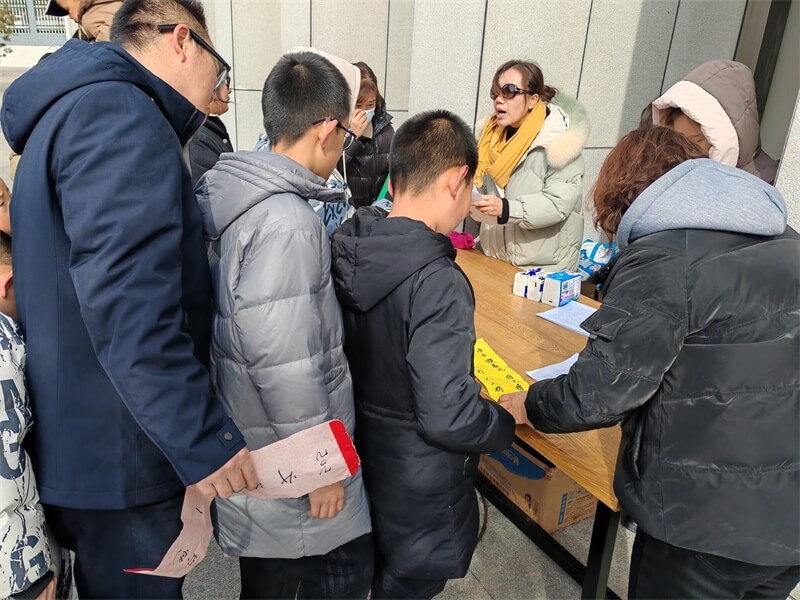 榆阳区金沙路街道福利路社区开展“福利闹元宵 龙年猜灯谜”主题活动