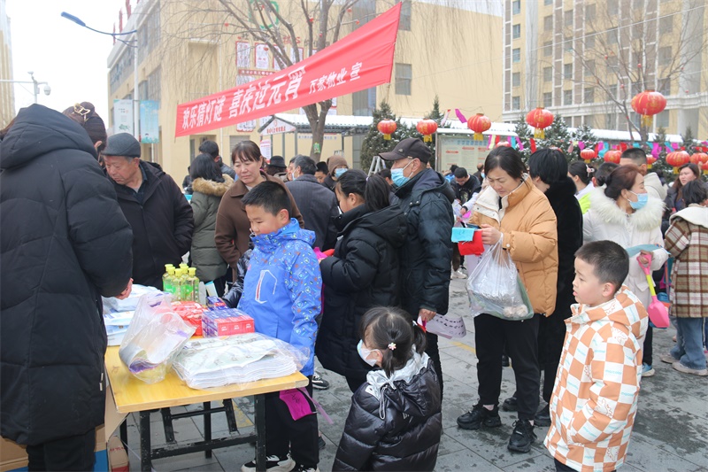金沙路街道金榆社区开展“灯谜贺岁 福满社区”元宵猜灯谜活动