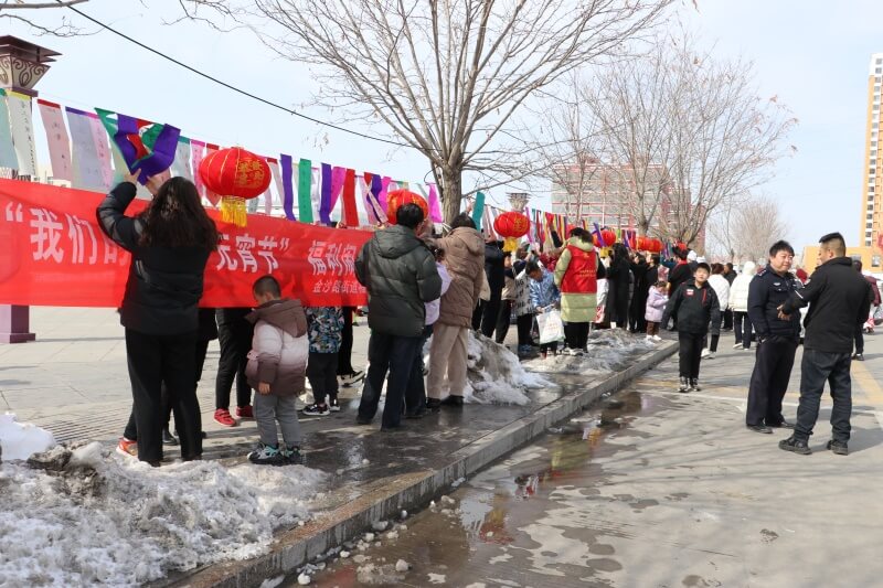 榆阳区金沙路街道福利路社区开展“福利闹元宵 龙年猜灯谜”主题活动