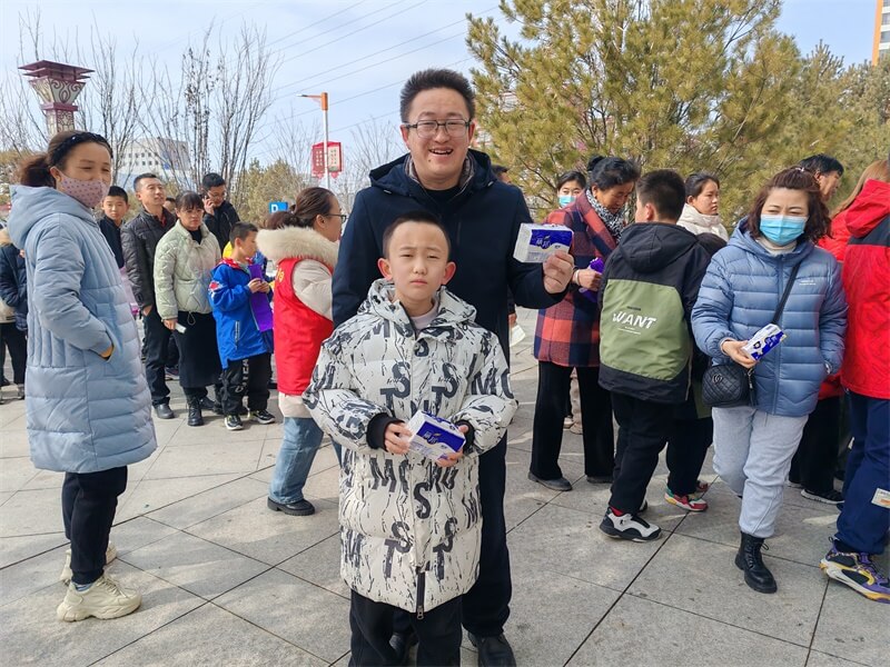 榆阳区金沙路街道福利路社区开展“福利闹元宵 龙年猜灯谜”主题活动