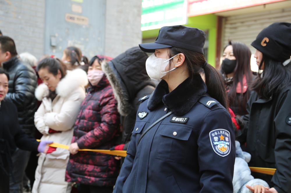 绥德公安：秧歌欢腾闹元宵 平安喜乐“警”色浓